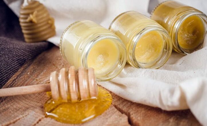 Di rumah anda boleh menyediakan salap untuk rawatan osteochondrosis toraks