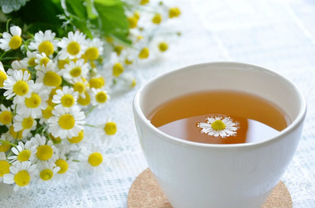 Merebus chamomile menenangkan dan melegakan hipertonisitas otot dalam osteochondrosis toraks