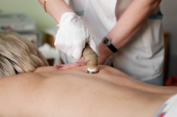 Prosedur fisioterapeutik untuk rawatan osteochondrosis toraks, yang ditetapkan oleh doktor yang hadir